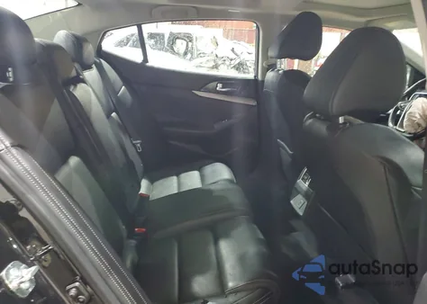 2018 Nissan Maxima 3.5S z USA, uszkodzony, nr VIN 1N4AA6APXJC361130